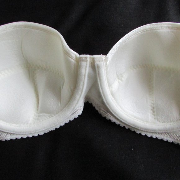 VOGUE Petites 4070 Convertible Padded Underwire Bra - Picture 7 of 11